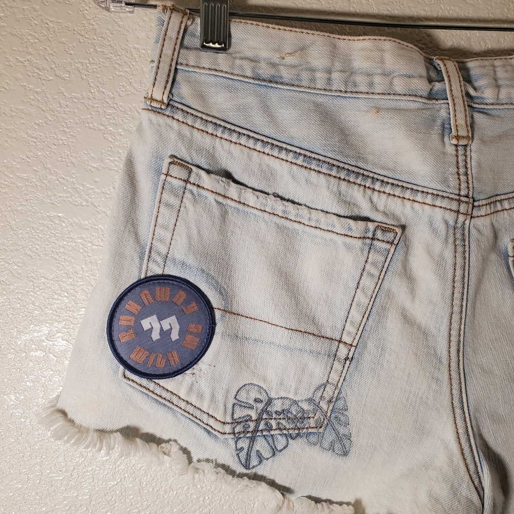 UniqueAmerican Eagle vintage high rise jean short - Picture 8 of 13